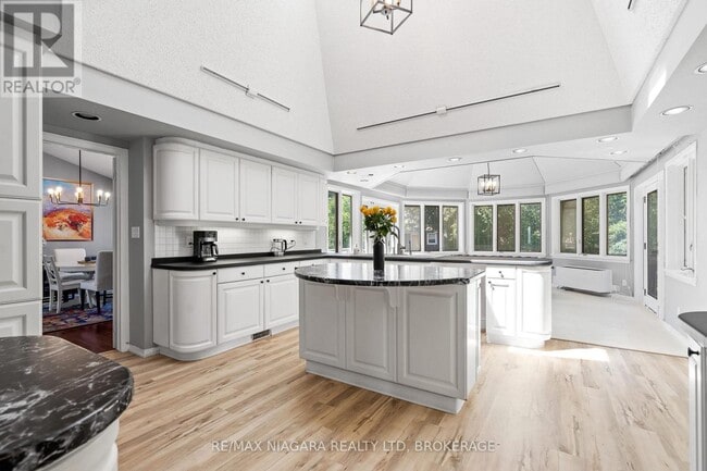 Building Photo - 290 Lakeshore Rd