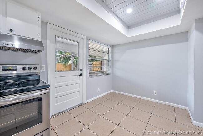 Foto del edificio - 9050 E Highland Pines Blvd