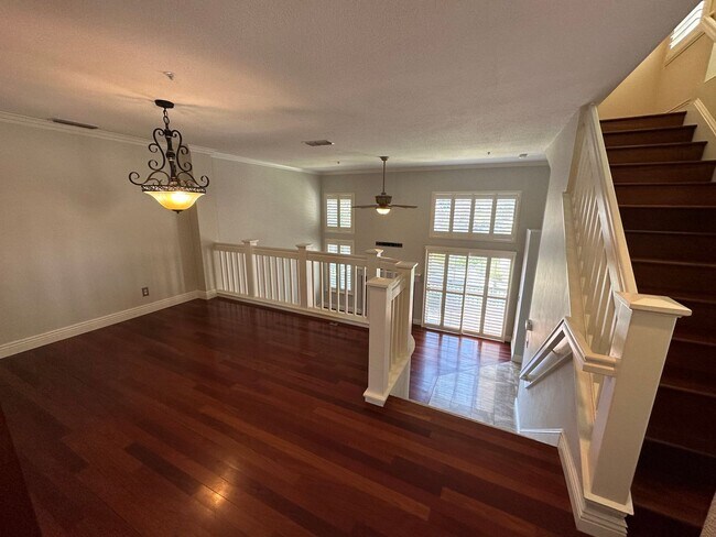 Foto del edificio - 3 Bed 2.5 Bath Townhouse W/ Garage
