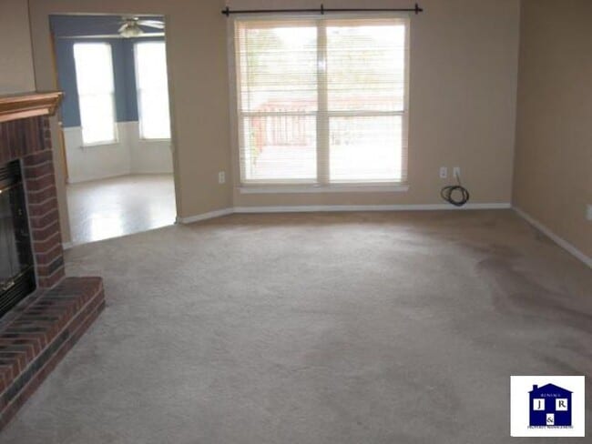 Foto del edificio - 903 Whirlaway Dr