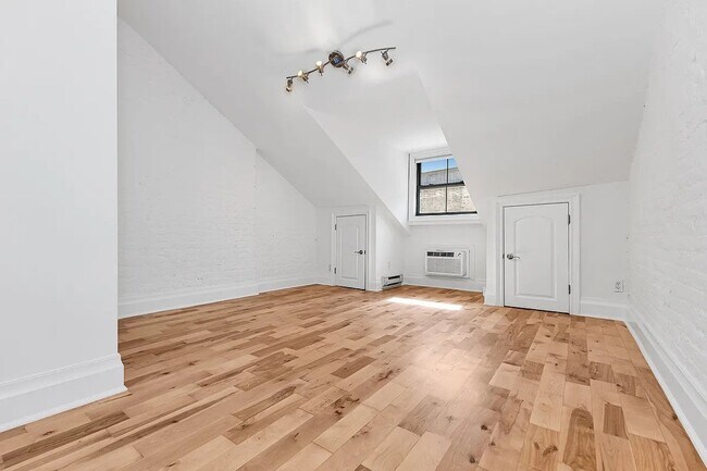 Foto del edificio - 404 W 22nd St