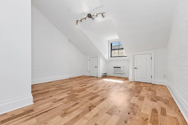 Building Photo - 404 W 22nd St