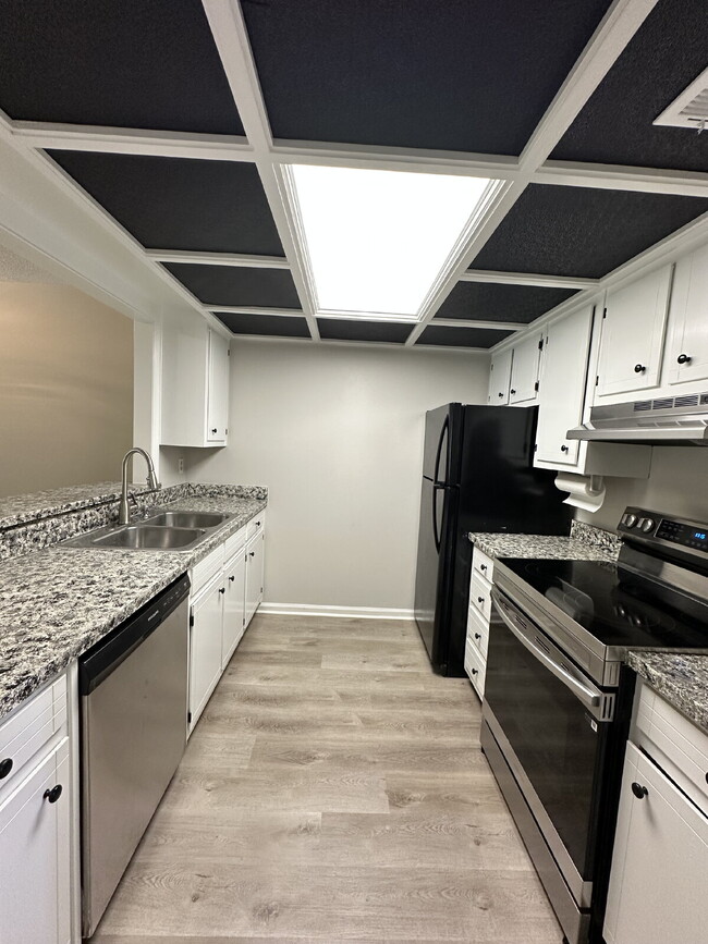 Building Photo - Charming 2 Bed 1.5 Bath!