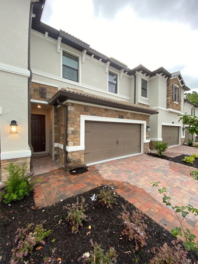 Foto del edificio - 3 BED 2.5 BATH TOWNHOME IN THE VISTAS AT C...