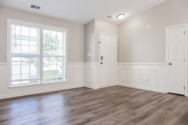Building Photo - 137 Lantana Dr