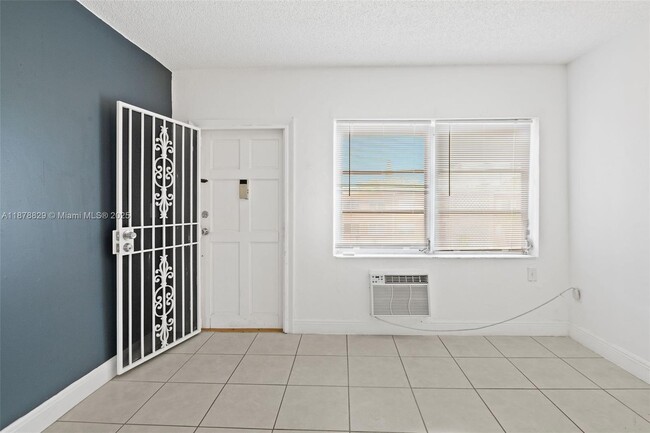 Building Photo - 3571 SW 10th St