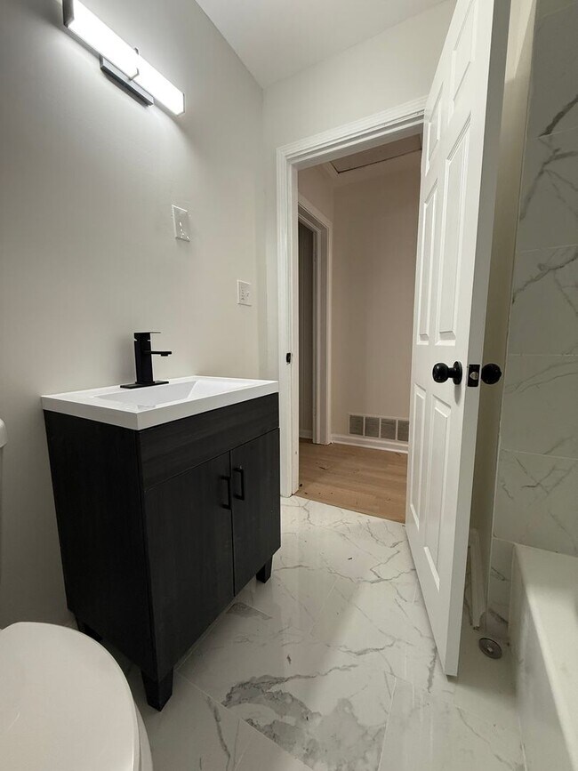 Foto del edificio - 3 BEDROOM 2 BATHS