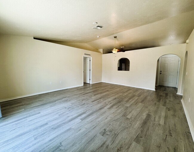 Foto del edificio - Your Dream Home Awaits in North Port!