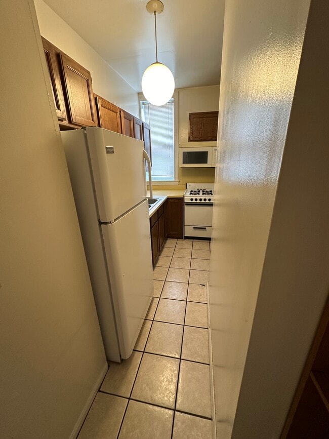 Building Photo - 8 W Hollister St