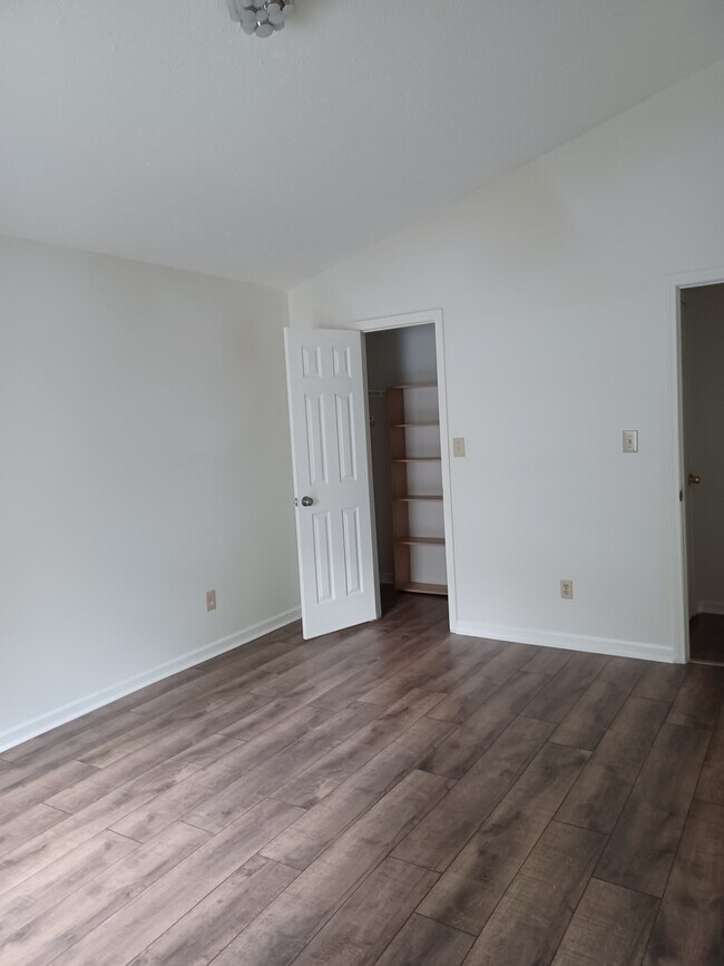 Building Photo - 1348 Brandon Square