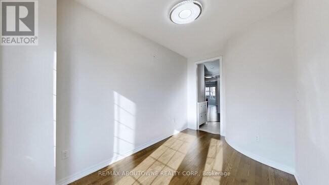 Building Photo - 273 Sixteen Mile Dr