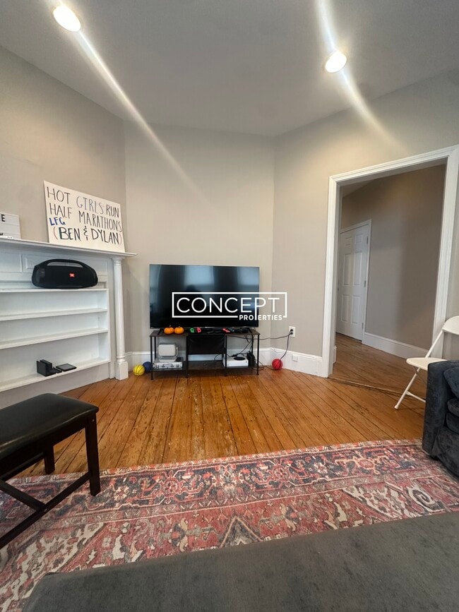 Foto del edificio - 47-A Hillside St. Unit 3