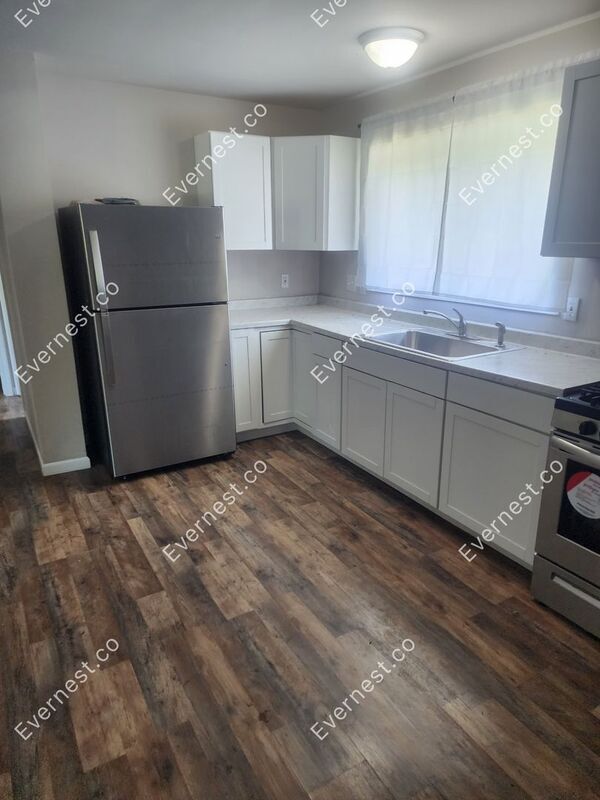 Building Photo - 212 Coburg Dr
