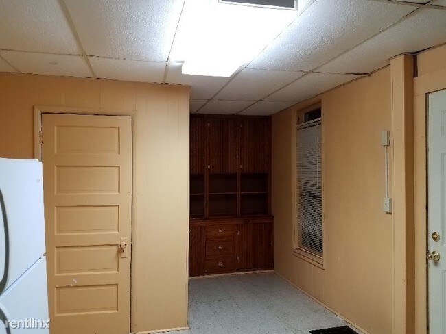 Building Photo - 1 br, 1 bath Apartment - 524 W Douglas