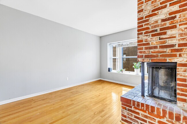 Foto del edificio - 4512 McPherson Ave