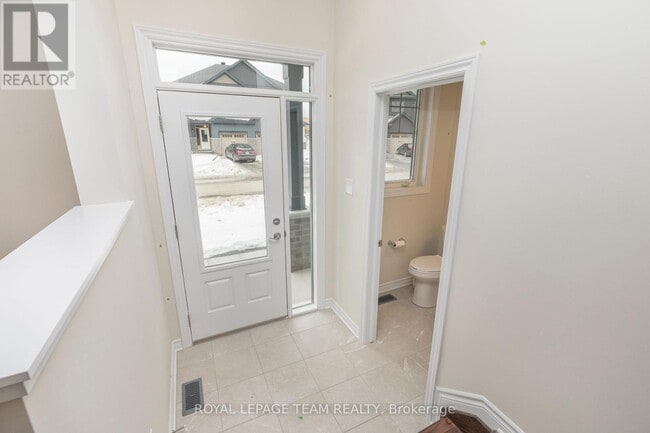 Building Photo - 21 Rookie Cres
