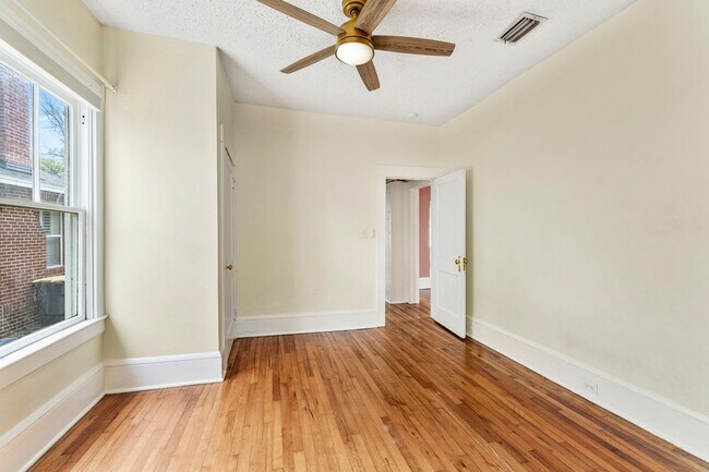 Foto del edificio - 4531 Attleboro St