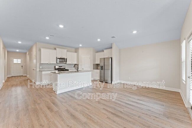 Building Photo - 1428 Redwood Crk