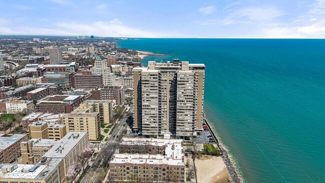 Foto del edificio - 6301 N Sheridan Rd