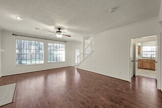 Building Photo - 23 Heathstone Pl