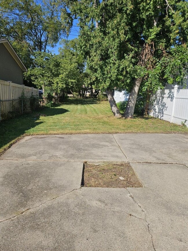 Building Photo - 408 S Huron St