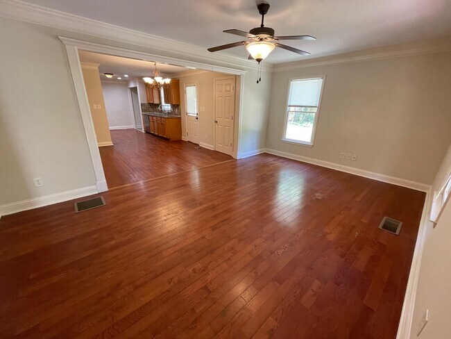 Foto del edificio - 713 Bonnie Brae Ave SW
