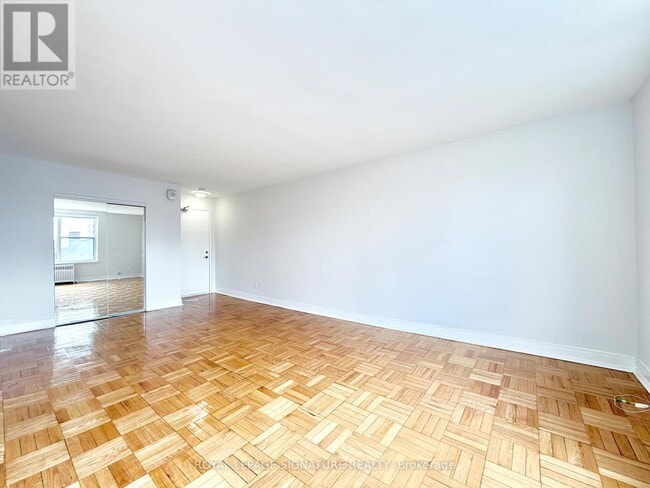 Building Photo - 1545 Bathurst St