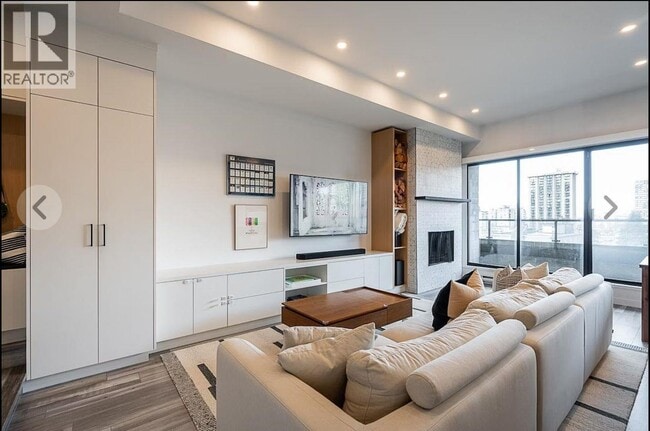 Building Photo - 1160 Burrard St