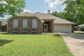 Building Photo - 2100 Remmington Dr