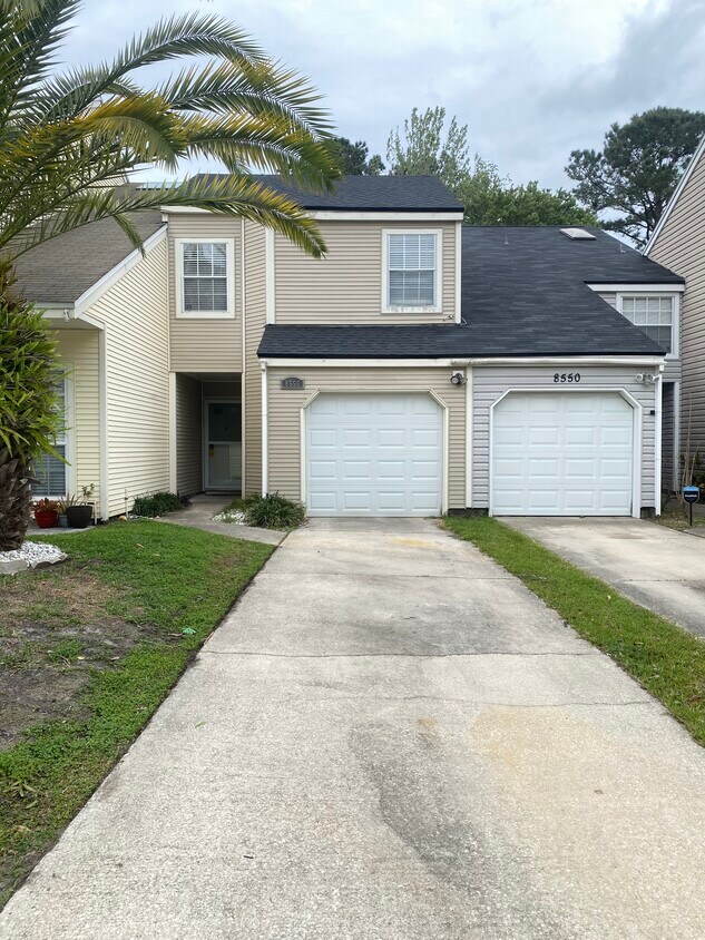 Primary Photo - 8556 Sturbridge Cir W