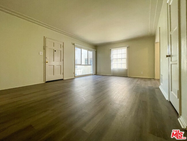 Building Photo - 1365 Masselin Ave