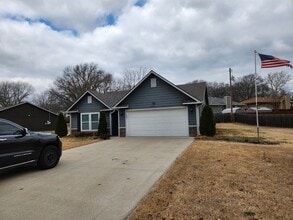 Building Photo - 3003 NE Walnut Grv Rd
