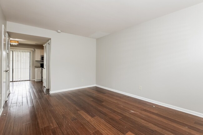 Foto del edificio - 1317 Mathis Ferry Rd