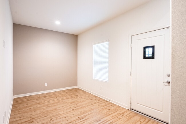 Foto del edificio - 3556 W Savanna St