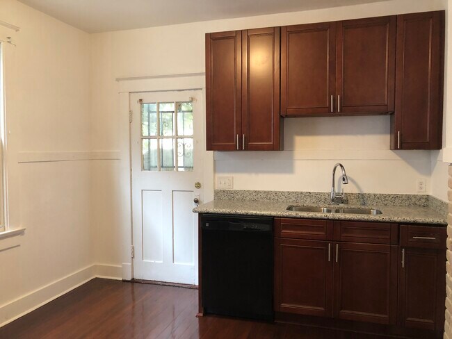 Cocina - 1810 Paul Morphy St