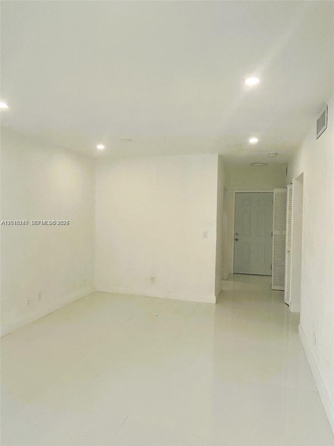 Foto del edificio - 13987 NE 2nd Ave