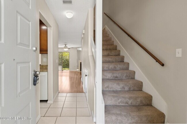 Foto del edificio - 3801 Crown Point Rd
