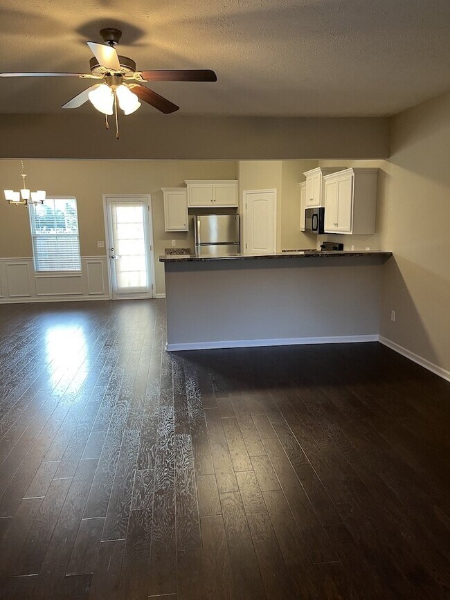 Building Photo - Charming 3 Bed, 2.5 Bath Murfreesboro Home...