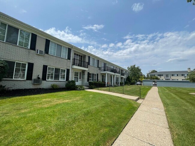 Foto del edificio - 100 E Hickory Grove Rd