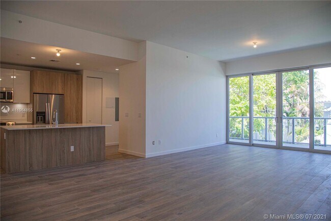 Building Photo - 529 SW 11th St