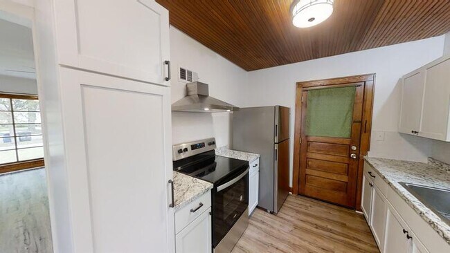 Foto del edificio - 1514 Golden Ave