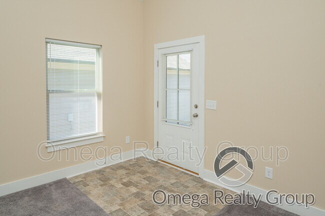 Building Photo - 930 Maple Trce