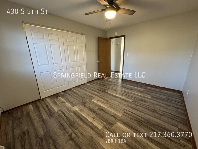 Building Photo - 430 S 5th St