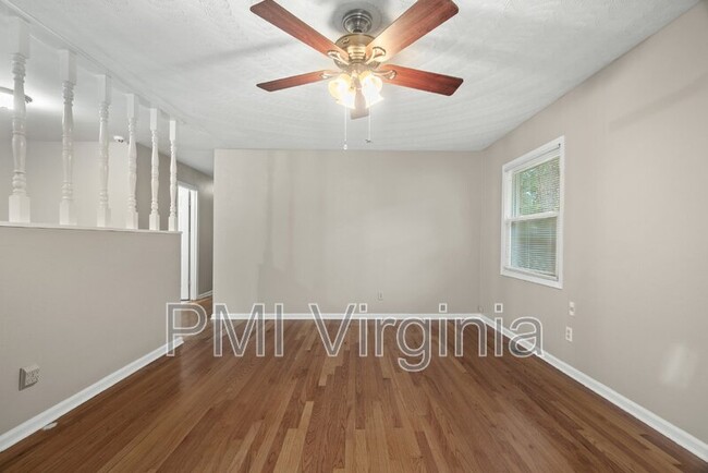 Foto del edificio - 705 Providence Rd