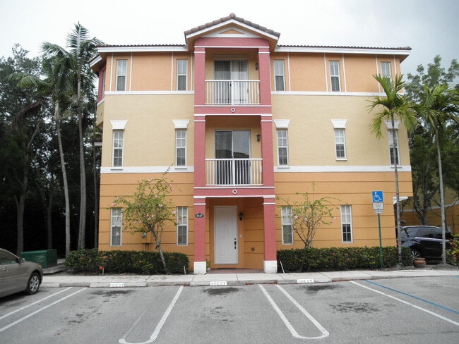Building Photo - 2147 Shoma Dr