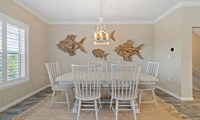 Building Photo - 6598 Carlinga Dr