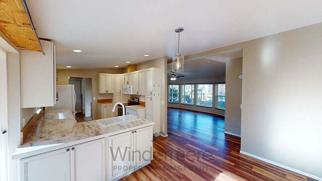 Building Photo - Wash528