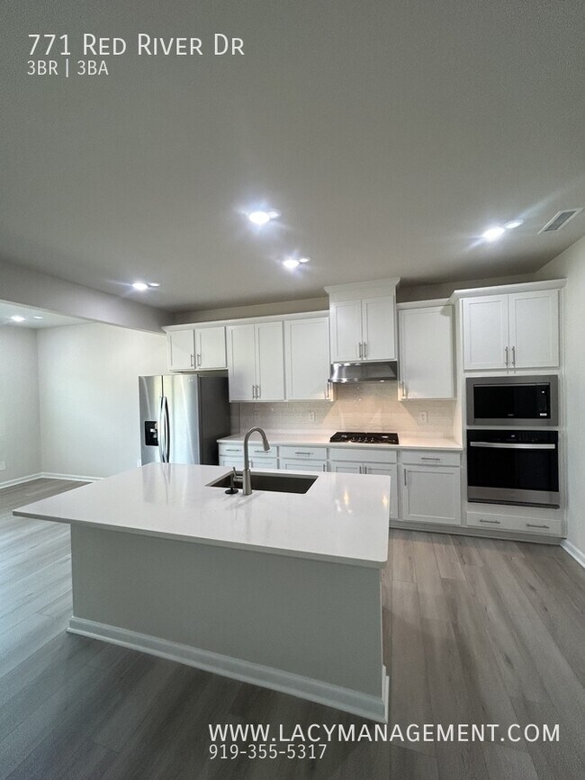 Foto del edificio - 771 Red River Dr