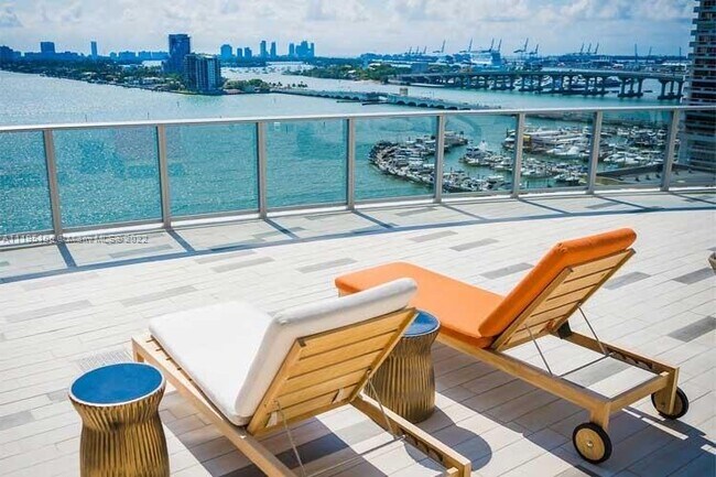 Foto del edificio - 488 NE 18th St