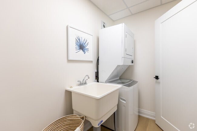 2BR, 2BA - 1060SF - In-suite Laundry Room - Banwell Court